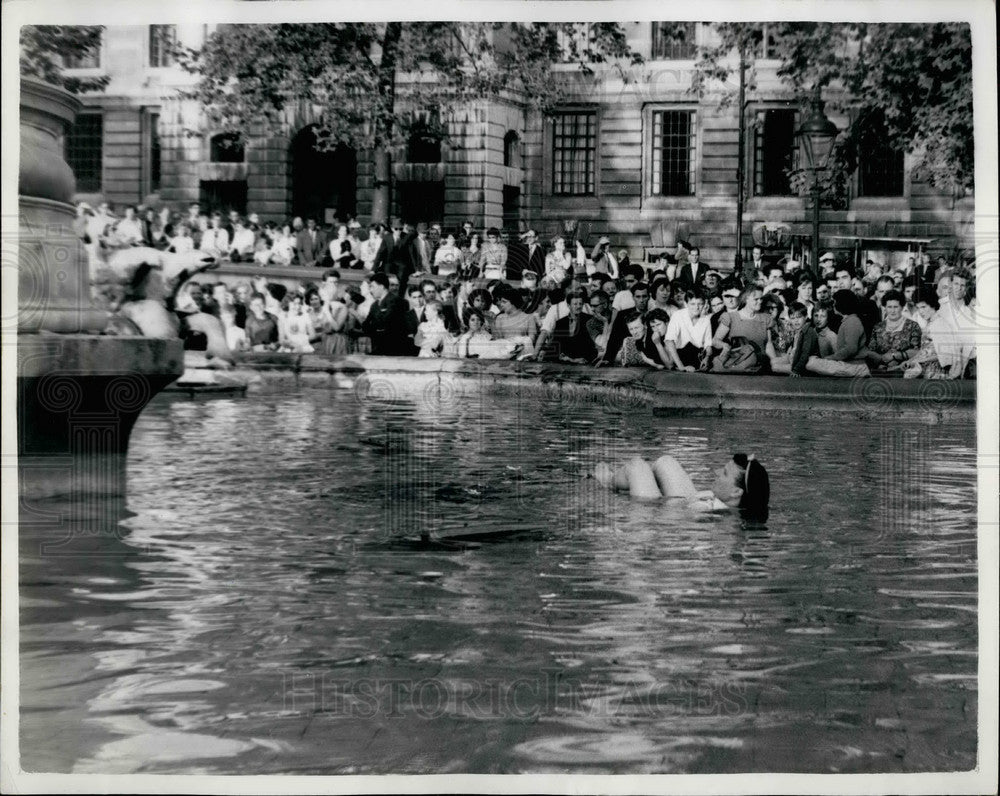 1961 Trafalgar Square and woman bather in the fountain - Historic Images