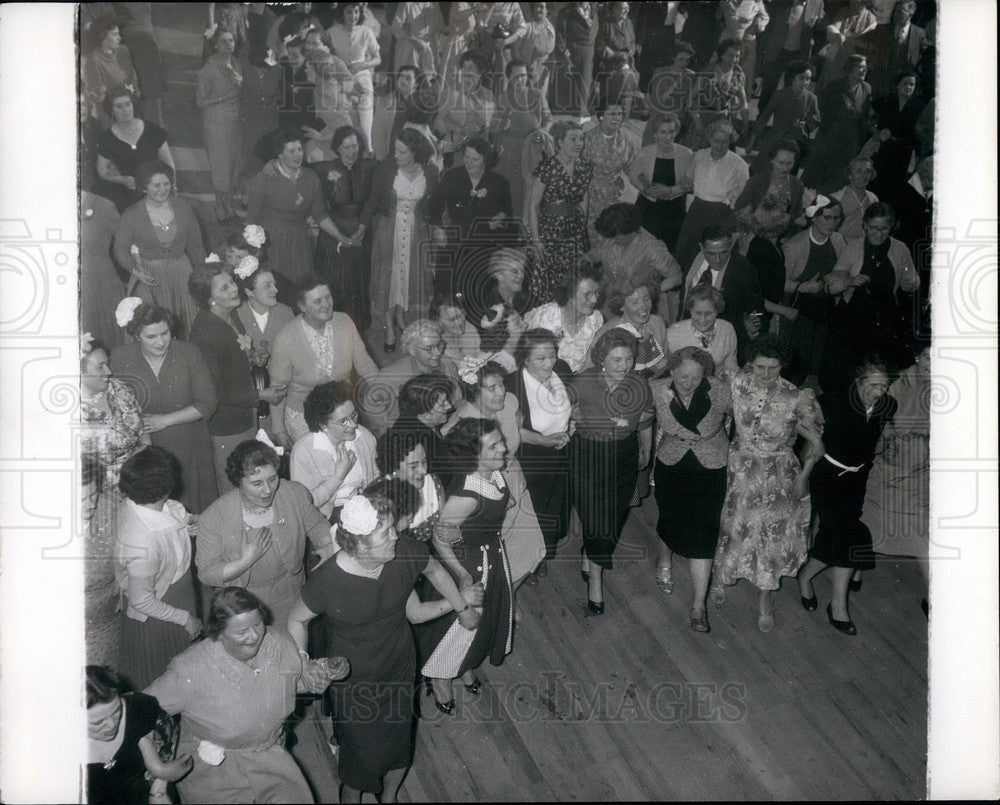 Press Photo Mrs Mopp, Charladies Ball - Historic Images