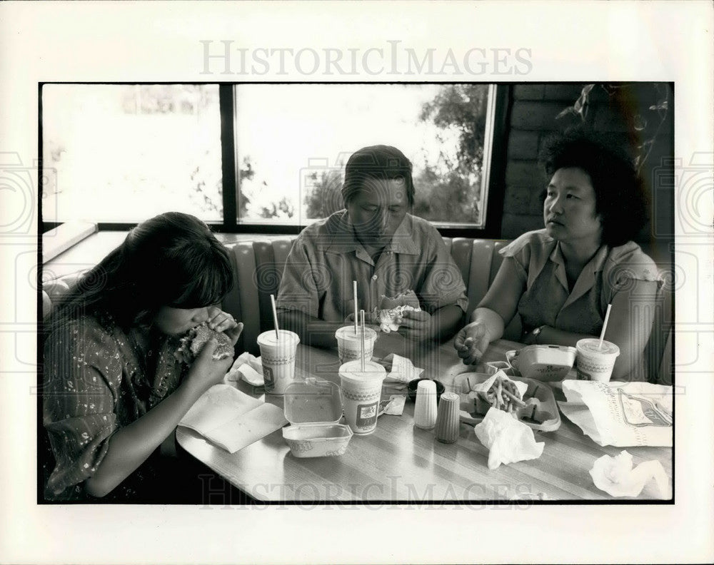 1984 Press Photo Laotian refugees for resettlement in USA - KSB19563 - Historic Images