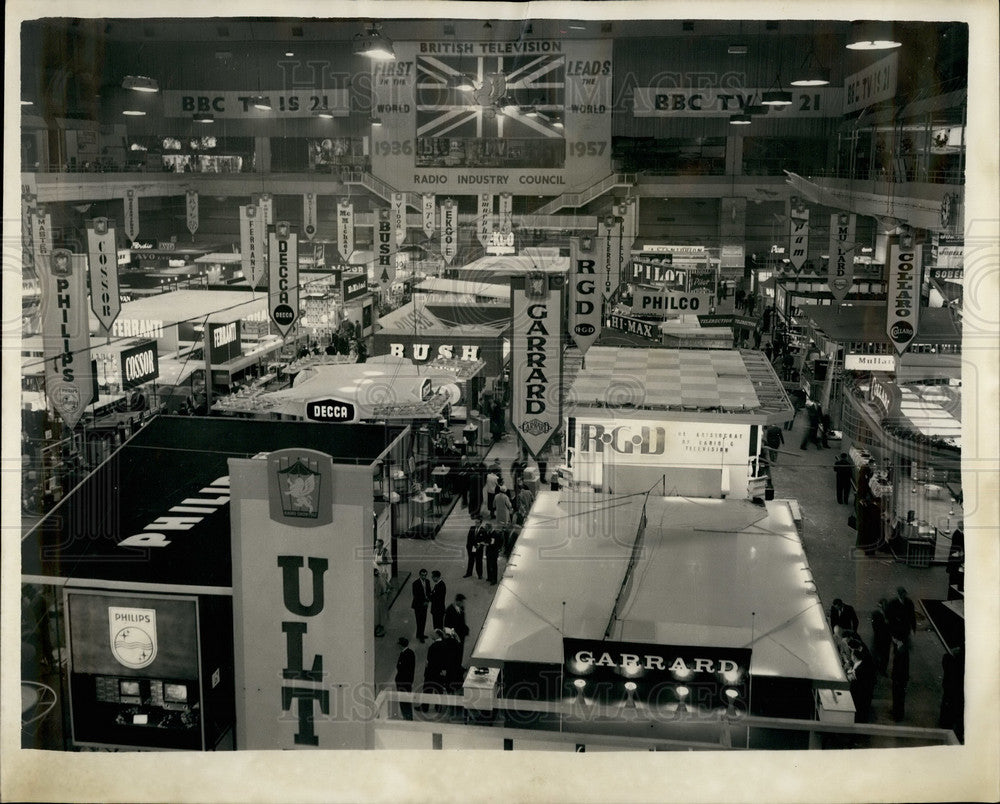 1957, Radio show at Earl's - KSB19585 - Historic Images