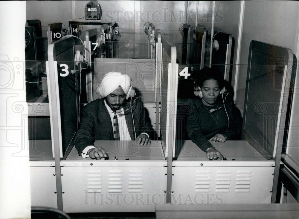 1966 Press Photo O.P. Singh E.W. Williamson Language Library West London College - Historic Images
