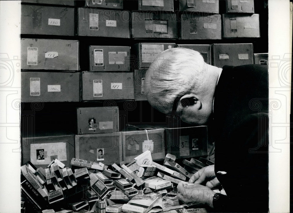 Press Photo Col. Bagnell sorts through his cigarette card collection - KSB19663 - Historic Images
