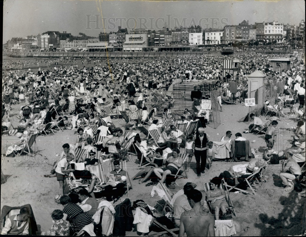 1968, Beach Margate Kent - KSB19689 - Historic Images