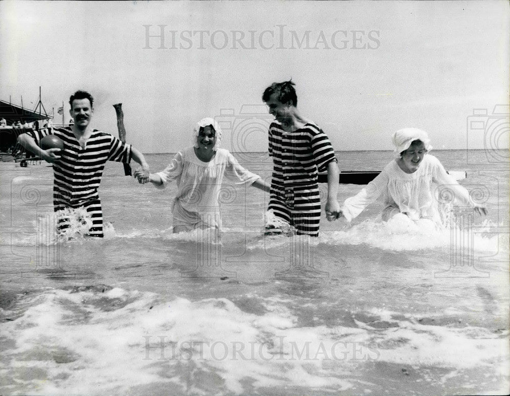 1966 Press Photo Dicken&#39;s Festival Broadstairs Run In Sea - KSB19695-Historic Images