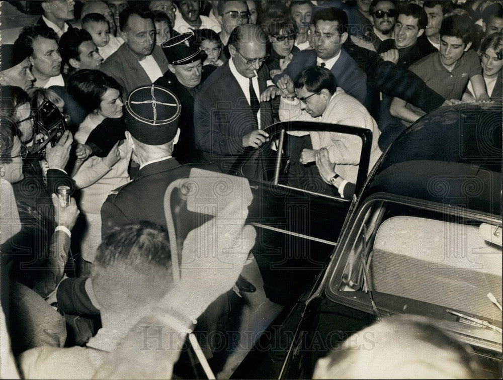 1964, A wild mob almost lynched Lucien Leger - KSB19745 - Historic Images