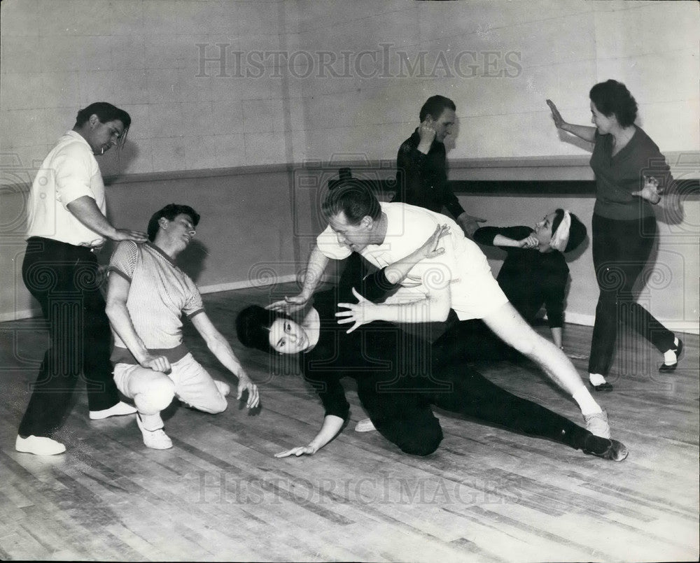 1963 Press Photo Young Opera Singers at London Opera Centre - Historic Images