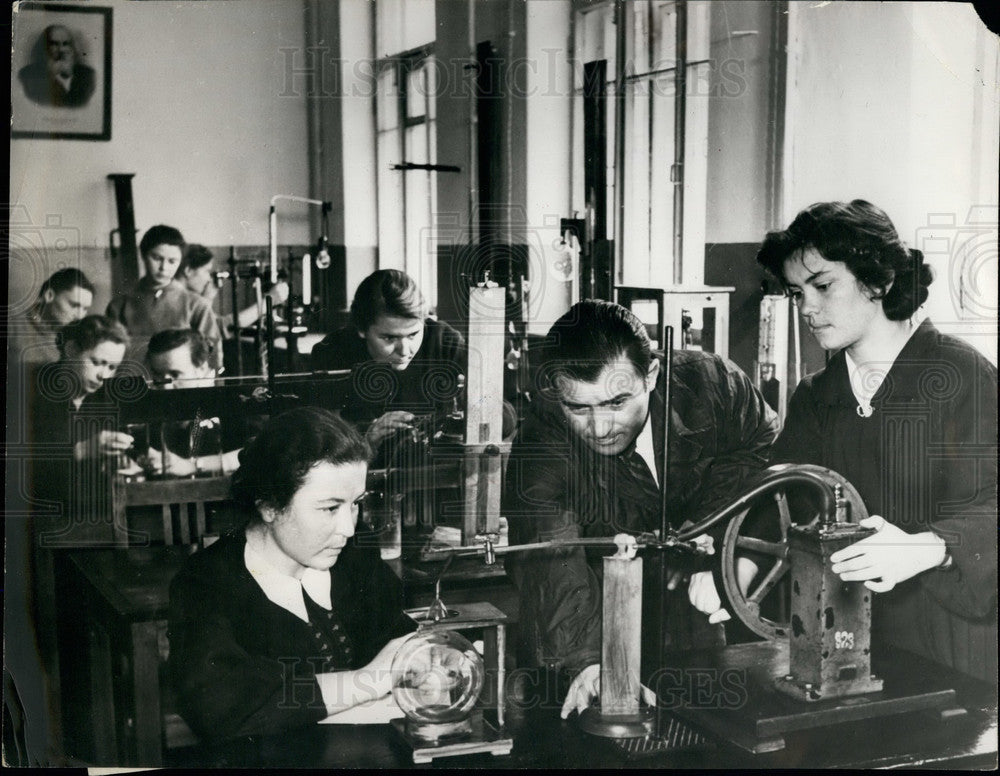 Press Photo Kabarding University in the Central Caucusus,Chemistry Class - Historic Images