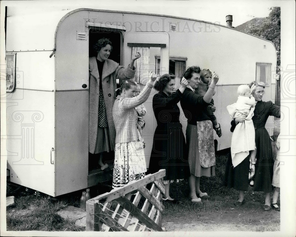 1958 Women and their caravan camper - Historic Images