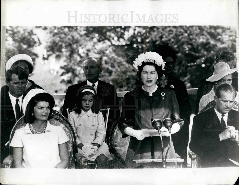 1965 H.M. The Queen at memorial to President Kennedy - Historic Images