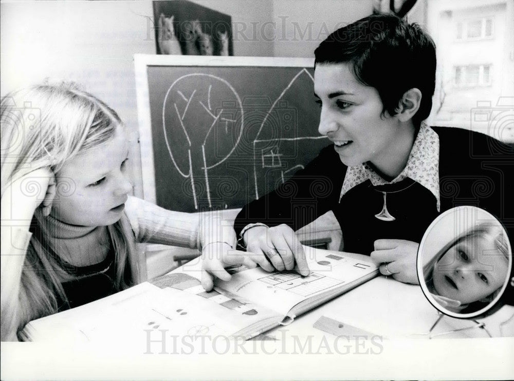 1974, Mrs. Elisabeth Oblander, Logopaedist, And Her Young Patient - Historic Images