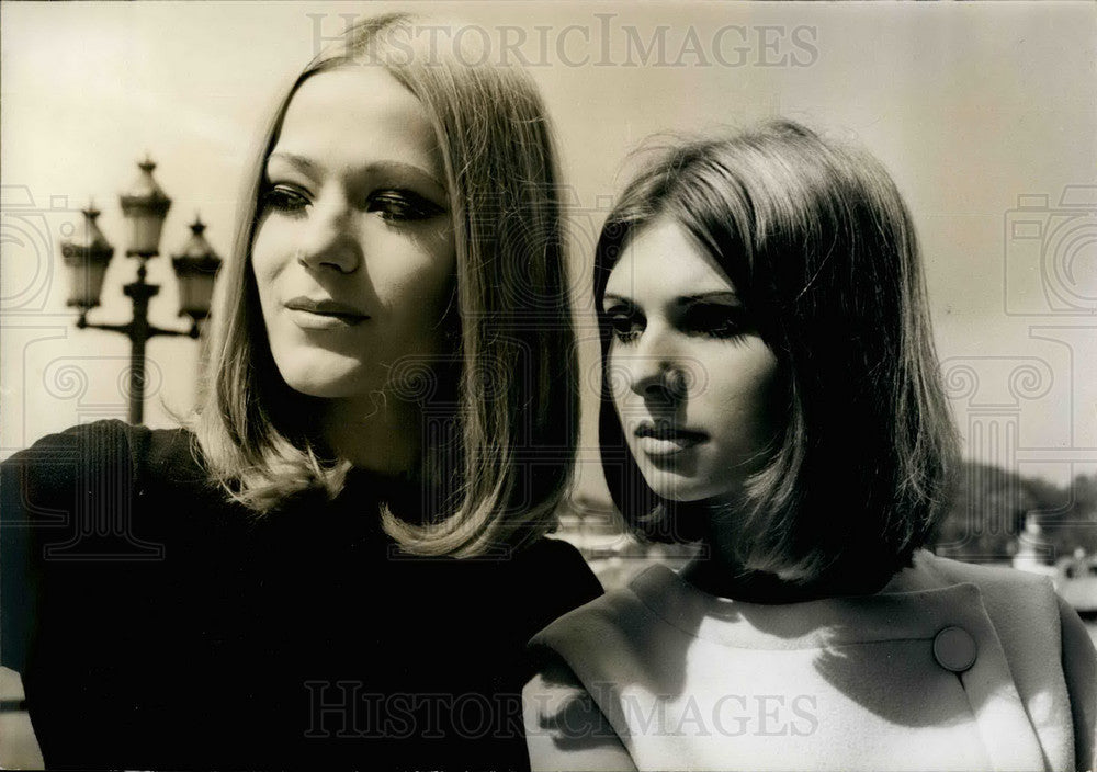 1967 Press Photo Marialisa Havio & Sirpa Suosma, Finnish Models, In Paris - Historic Images