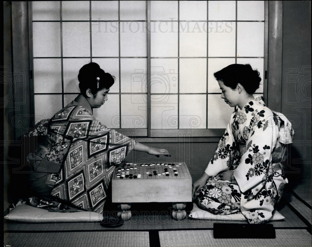 Press Photo Young Player Makes a "Night" Move During Contest - KSB20263- Historic Images