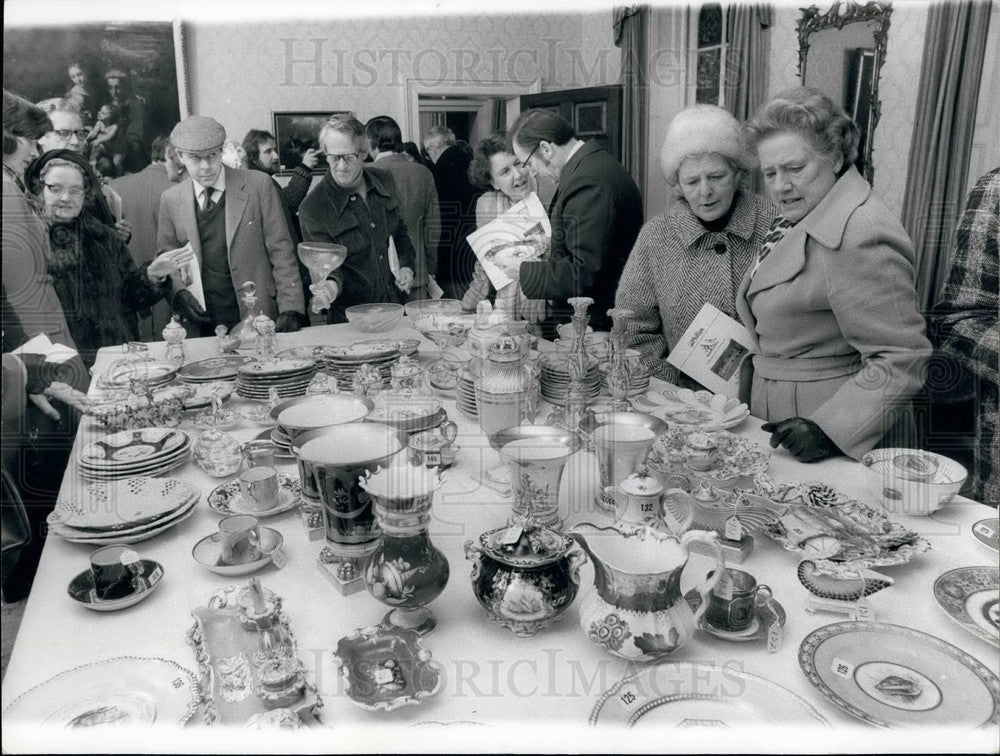 1976, Stonor Park auction of goods &amp; chattels - KSB20405 - Historic Images