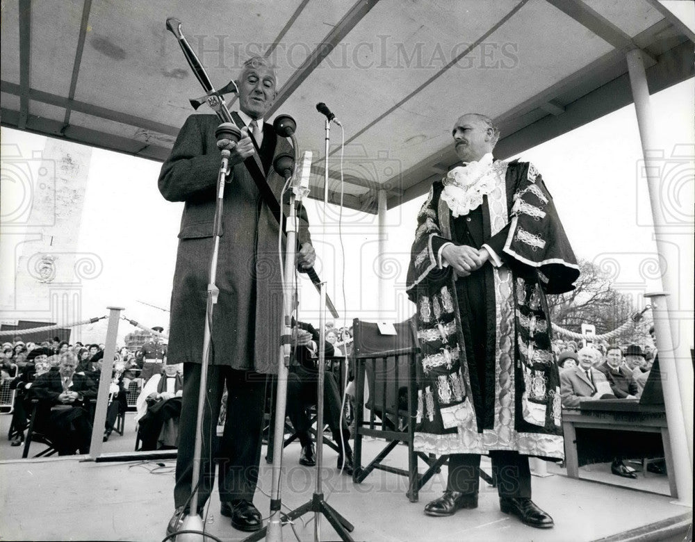 1970, Senator Saltonstall & Plymouth's Lord Mayor - KSB20531 - Historic Images