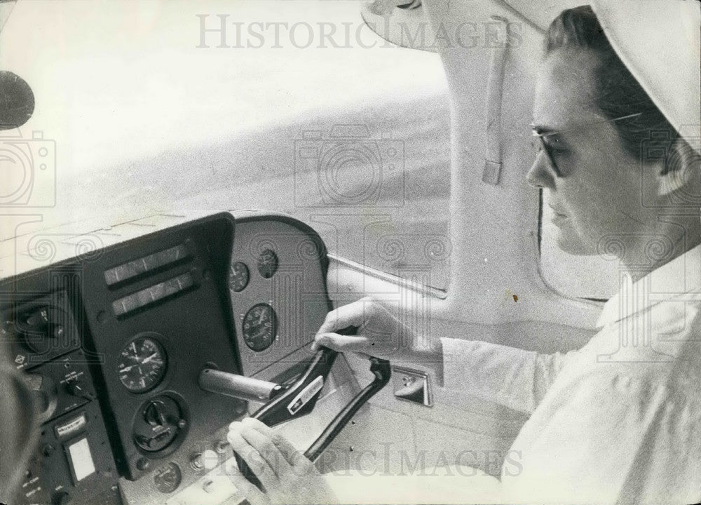 Press Photo Sister Michael Teresa Ryan pilots a plane - KSB20613 - Historic Images