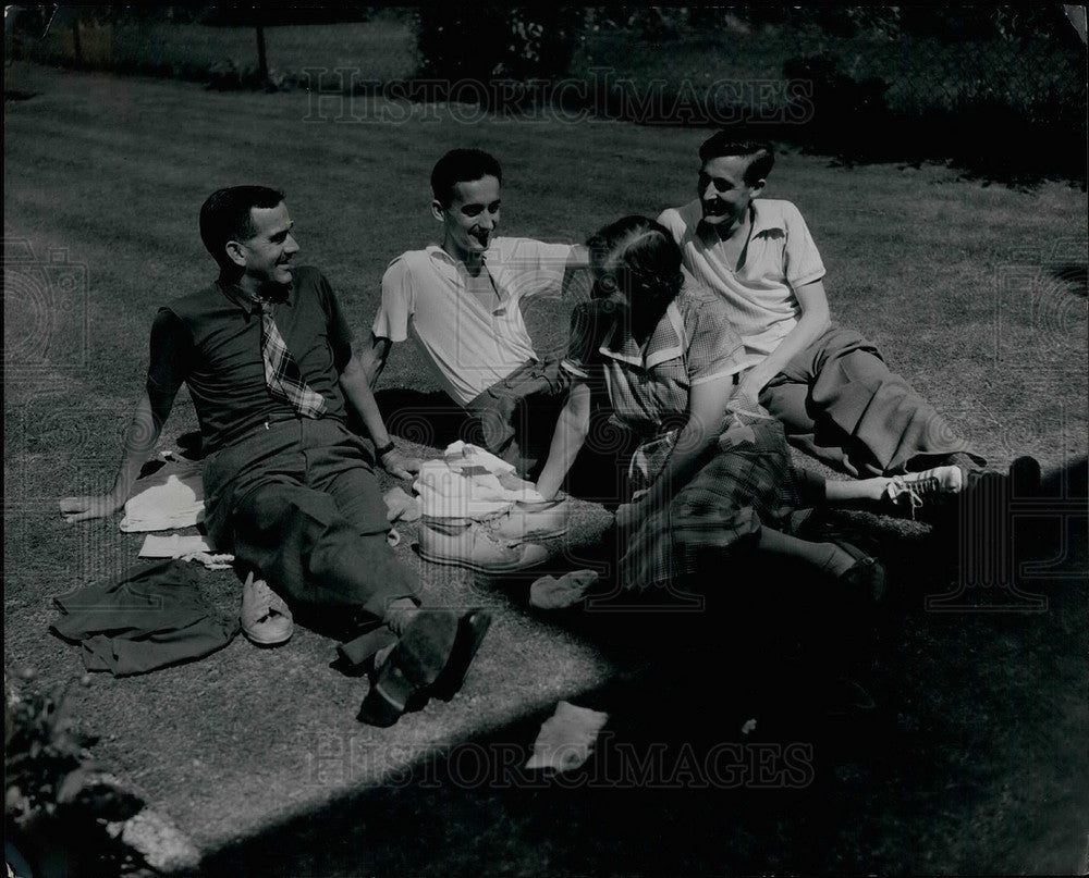 Press Photo Athlete Gordon Pirie and family - KSB20655 - Historic Images