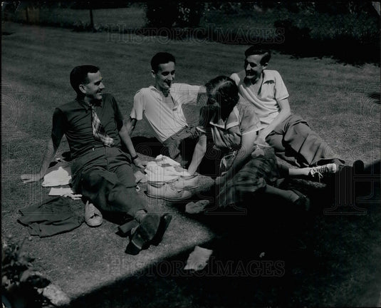 Press Photo Athlete Gordon Pirie and family - KSB20655 - Historic Images