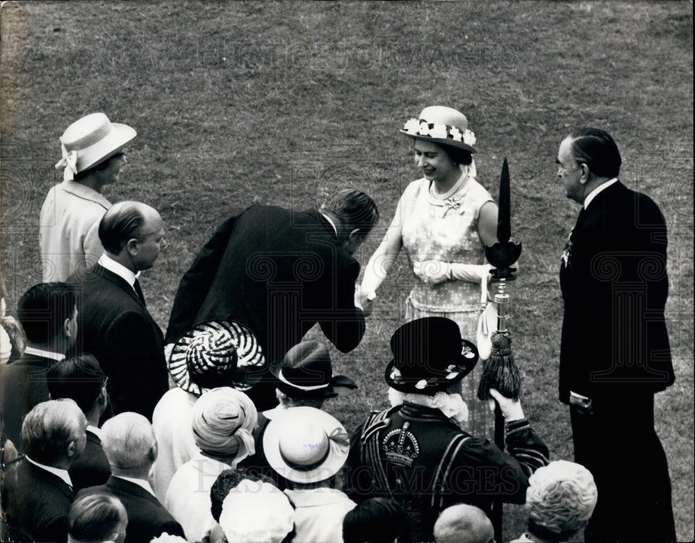 The Queen at Royal garden party  - Historic Images