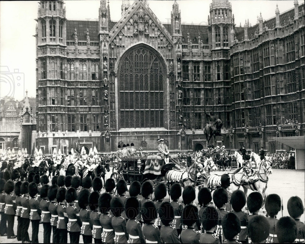 1972 Press Photo The Queen arrives by State Coach to Open Parliment - KSB20733-Historic Images