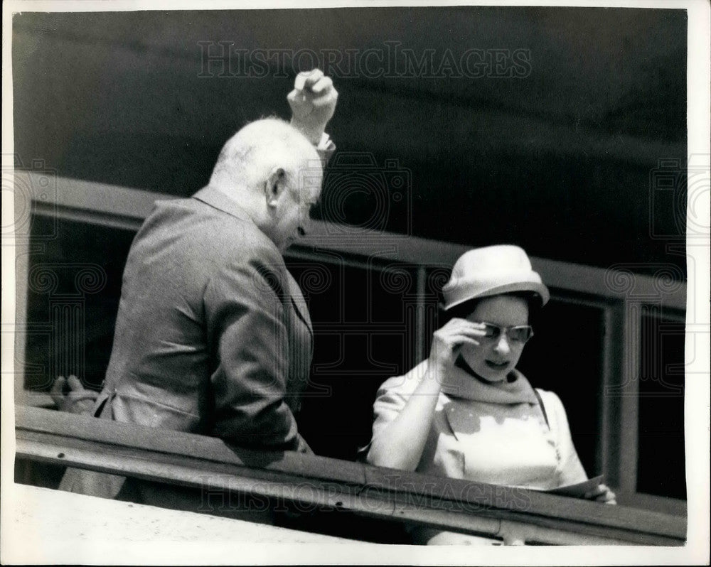 1960 Press Photo H.M. the Queen and Lord Rosebery - KSB20735-Historic Images