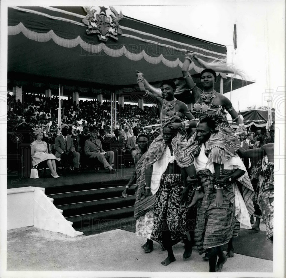 1961, African dancers entertain The Queen in Kunnai - KSB20799 - Historic Images