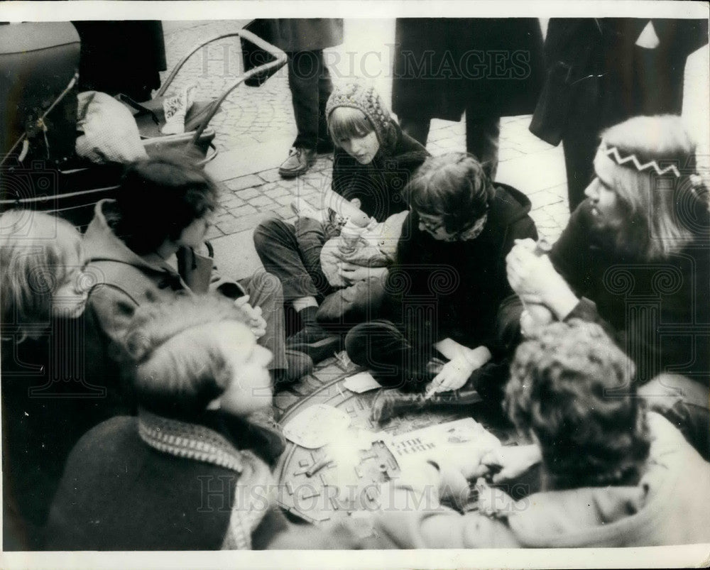 1969 Press Photo Demonstrators Outside Danish Parliament Smoke Hash Drug Laws-Historic Images