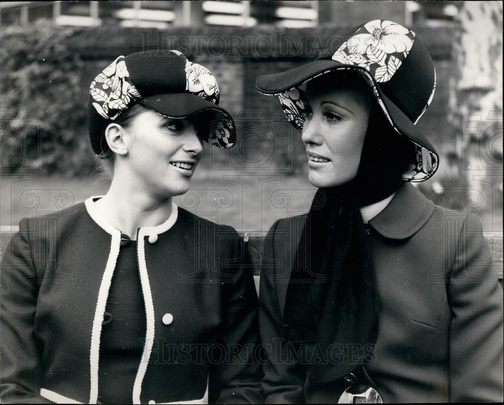 1971 Model Joe Wears Covent Garden Hat Margaret Blackberry Britain - Historic Images