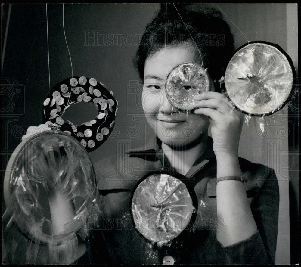 Press Photo Five Round Objects D'Art Colored Cellophane Kaleidoscope - KSB21151 - Historic Images