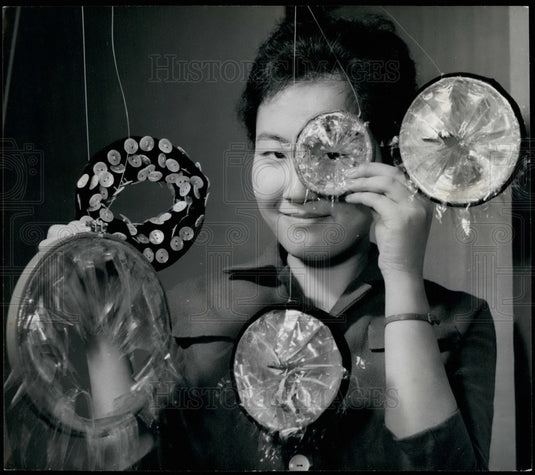 Press Photo Five Round Objects D'Art Colored Cellophane Kaleidoscope - KSB21151 - Historic Images