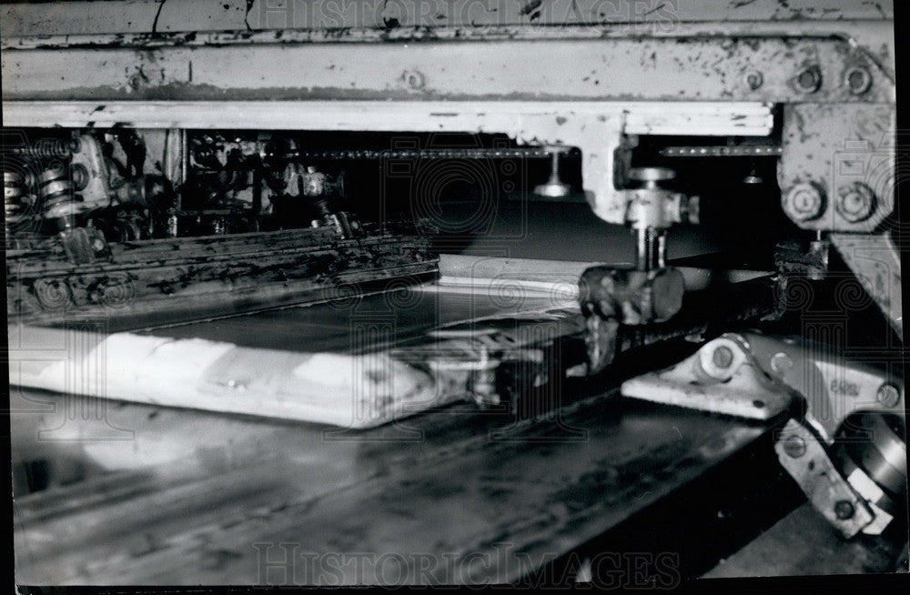 Press Photo Interior Flissu Fashion Factory - KSB21163 - Historic Images