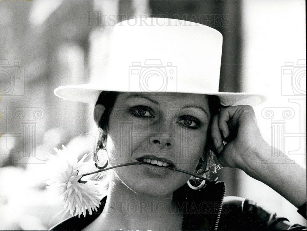 1973 Model Janni Goss Wears Spanish Type White Wool Hat Marida - Historic Images