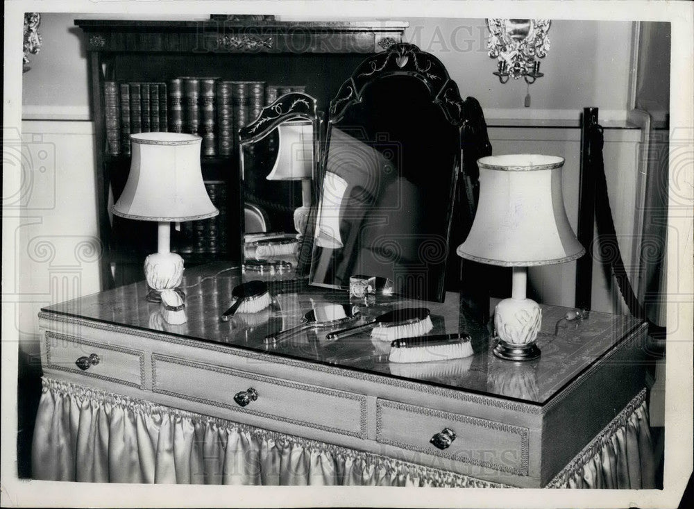 1953, For Export Only Dressing Table Set,Coronation Year Gold Plate - Historic Images