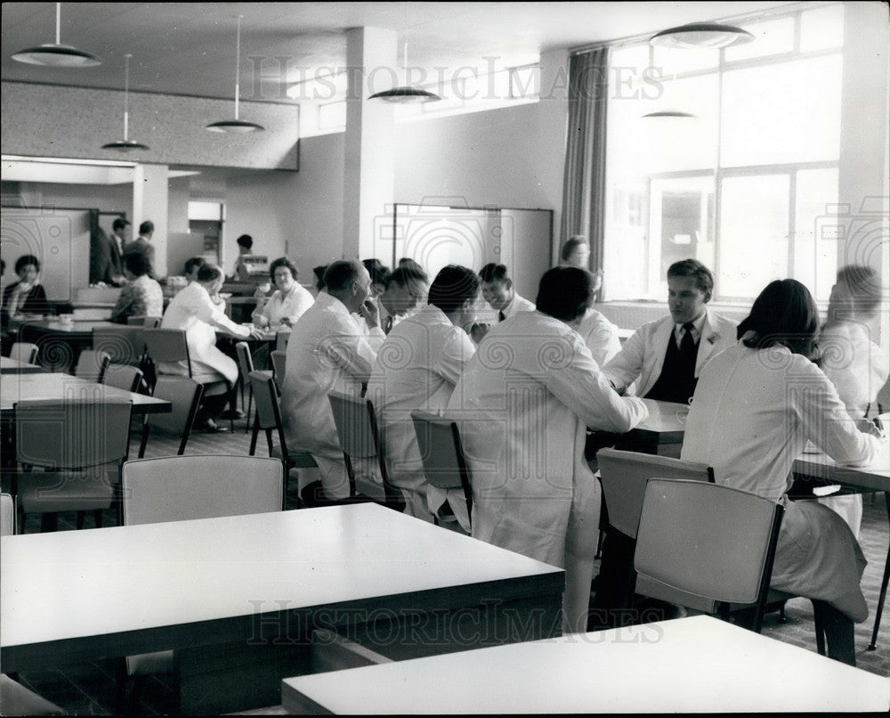 Press Photo new Sutton, Surrey, branch of Royal Marsden Hospital - KSB21379 - Historic Images