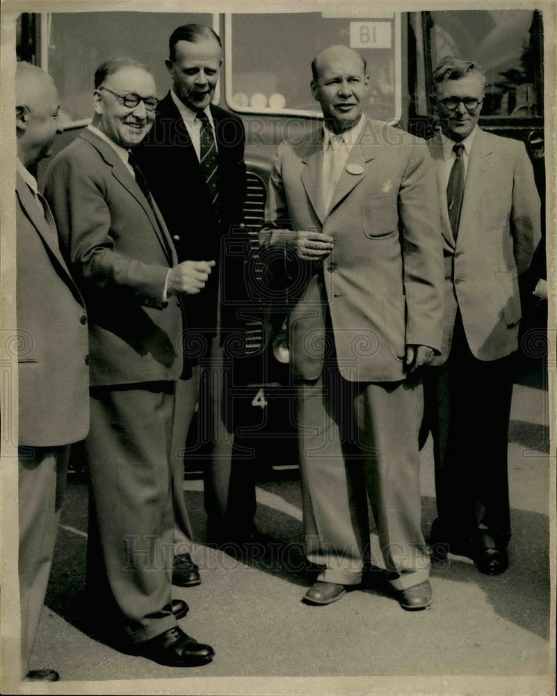 1955 Press Photo Scientists Visit Harwell - KSB21527-Historic Images