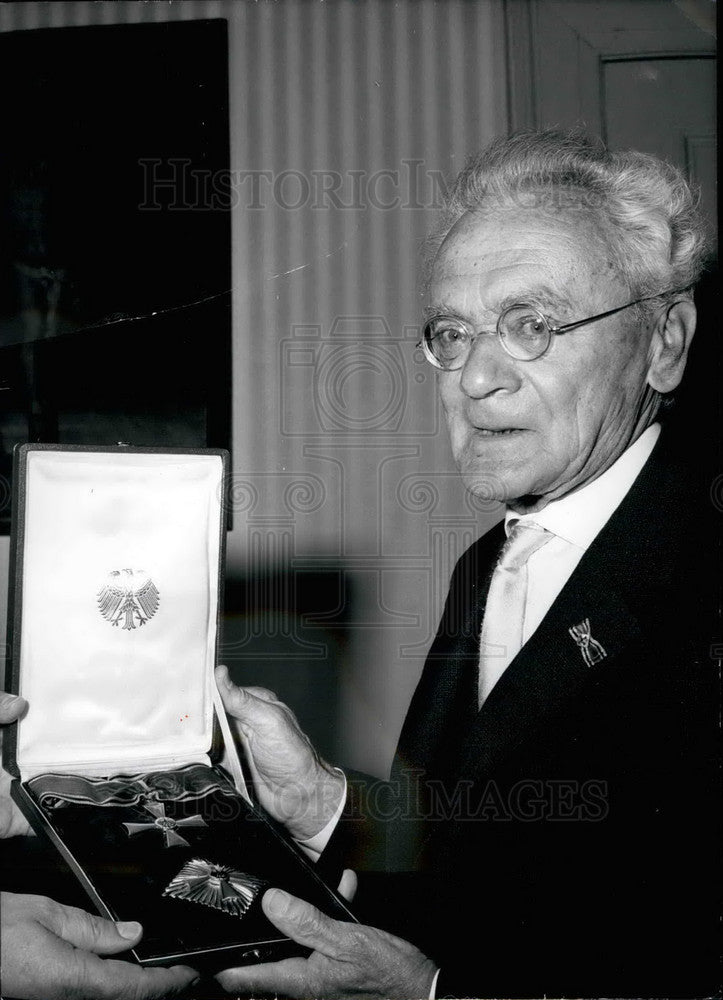 1963 Karl Ritter Von Frisch, Distinguished Service Medalist - Historic Images