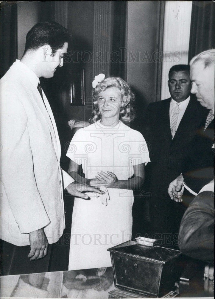 1960 Press Photo Nanette Wallace-Vanderbilt Marries US-Sergeant Wiley Lockamy-Historic Images