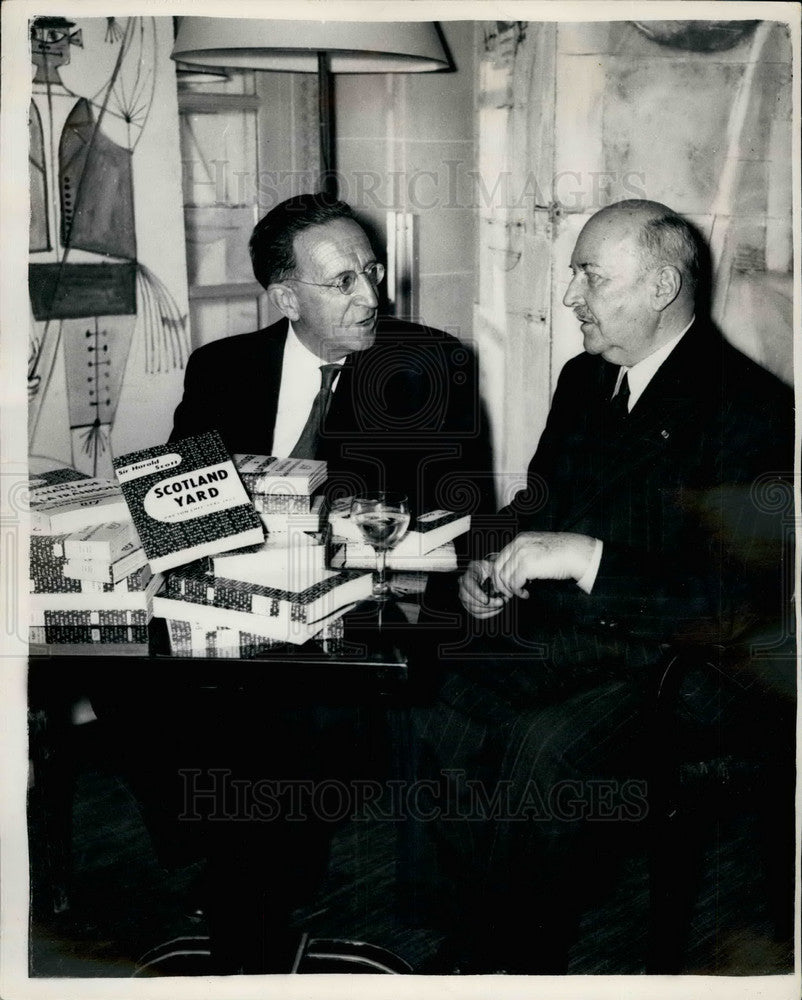 1955 Press Photo Former Commissioner of Metropolitan Police Presents His Book-Historic Images