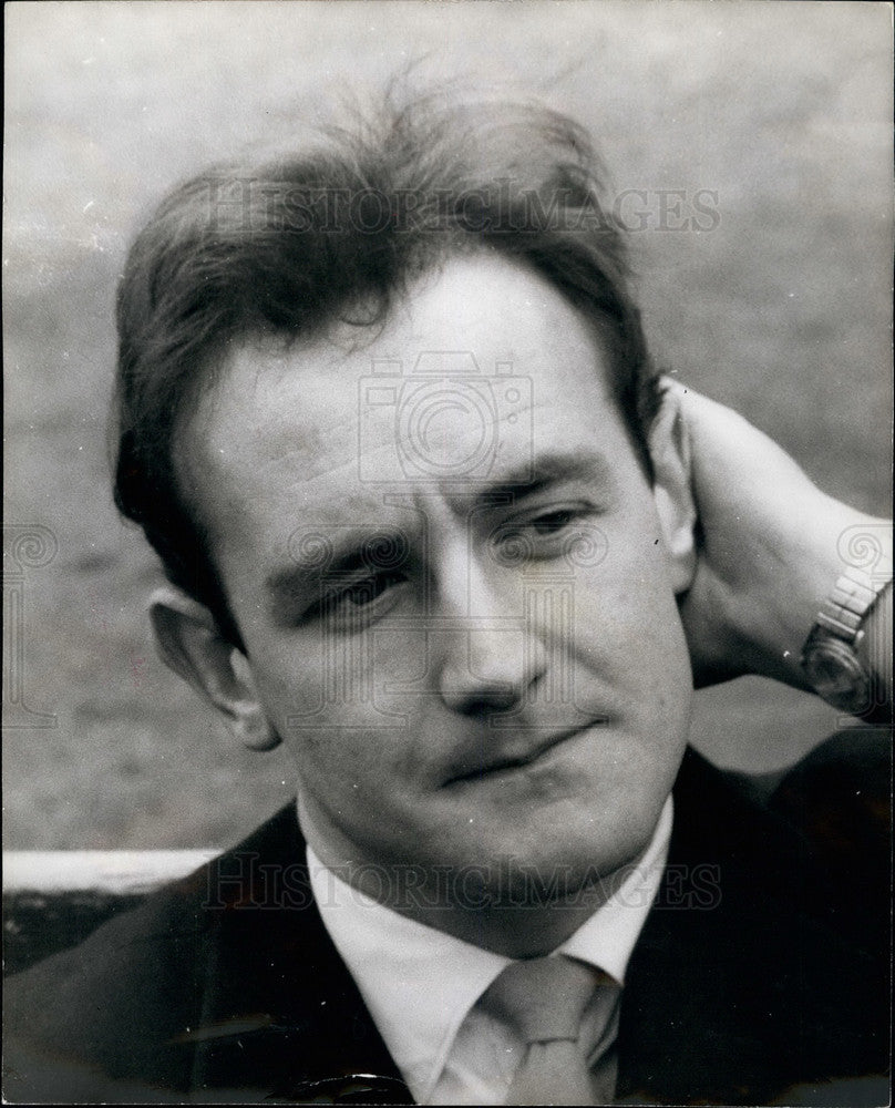 Press Photo Brian Scott who rescued singer Shani Wallis in publicity stunt-Historic Images