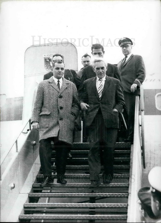 1966 Press Photo Dr. Schumann arrived in Frankfurt - KSB22443-Historic Images