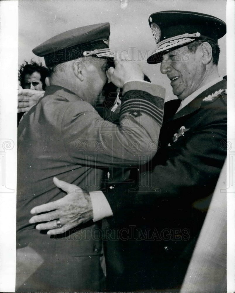 1973 Press Photo Argentina President Peron Greets Luis Fautario Air Force - Historic Images