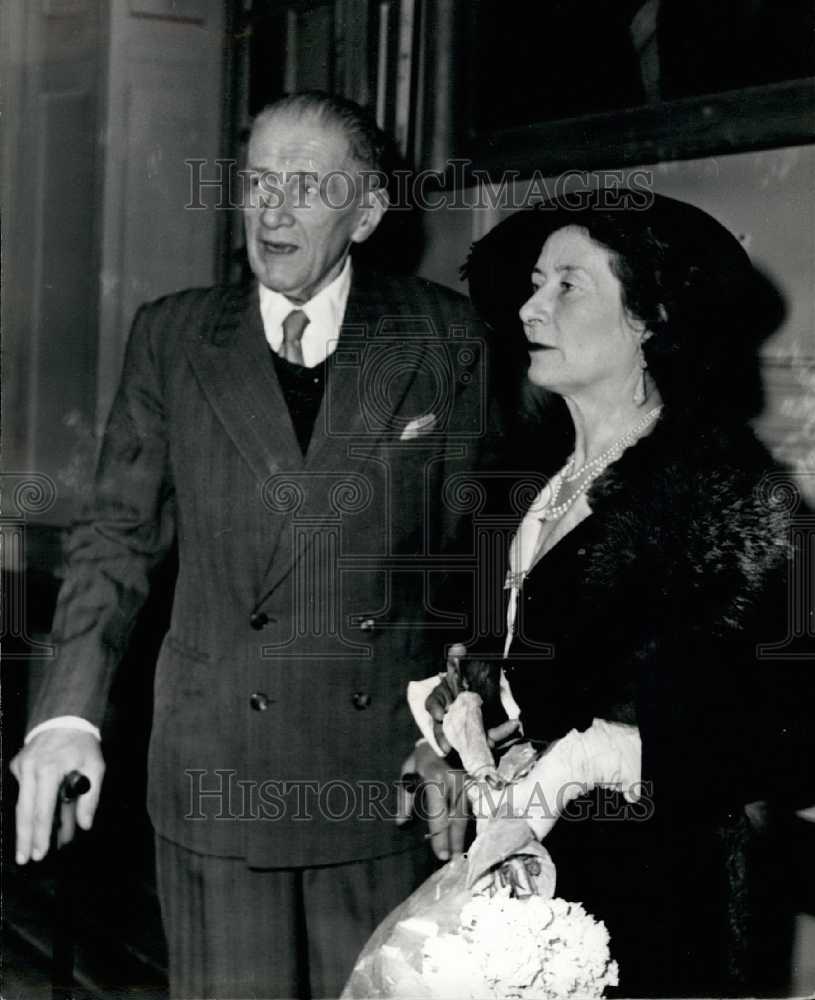 1958 Mona Paiva and Marcel Albert-Herman Marry at St. Roch - Historic Images