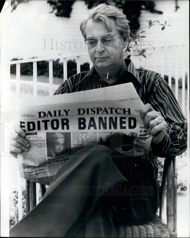 1977, Editor Donald Woods banned from The Daily Dispatch - KSB22883 - Historic Images