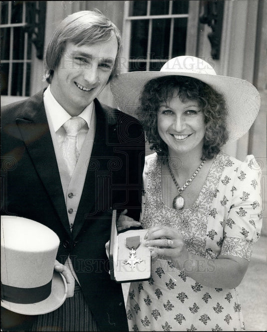 1975 Hurdler Alan Pascoe, Wife, Buckingham Palace - Historic Images