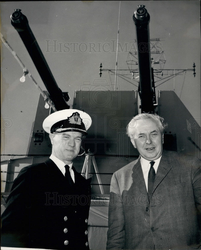 1966 Press Photo UK Prime Minister Harold Wilson, Captain Kirby, HMS Tiger - Historic Images