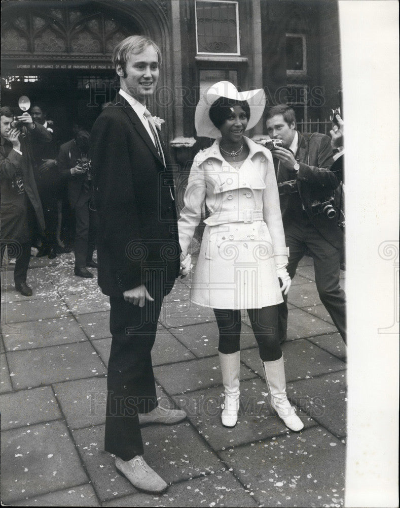 1968 David Pollock Weds African Elizabeth Vambe Edmonton Town Hall - Historic Images
