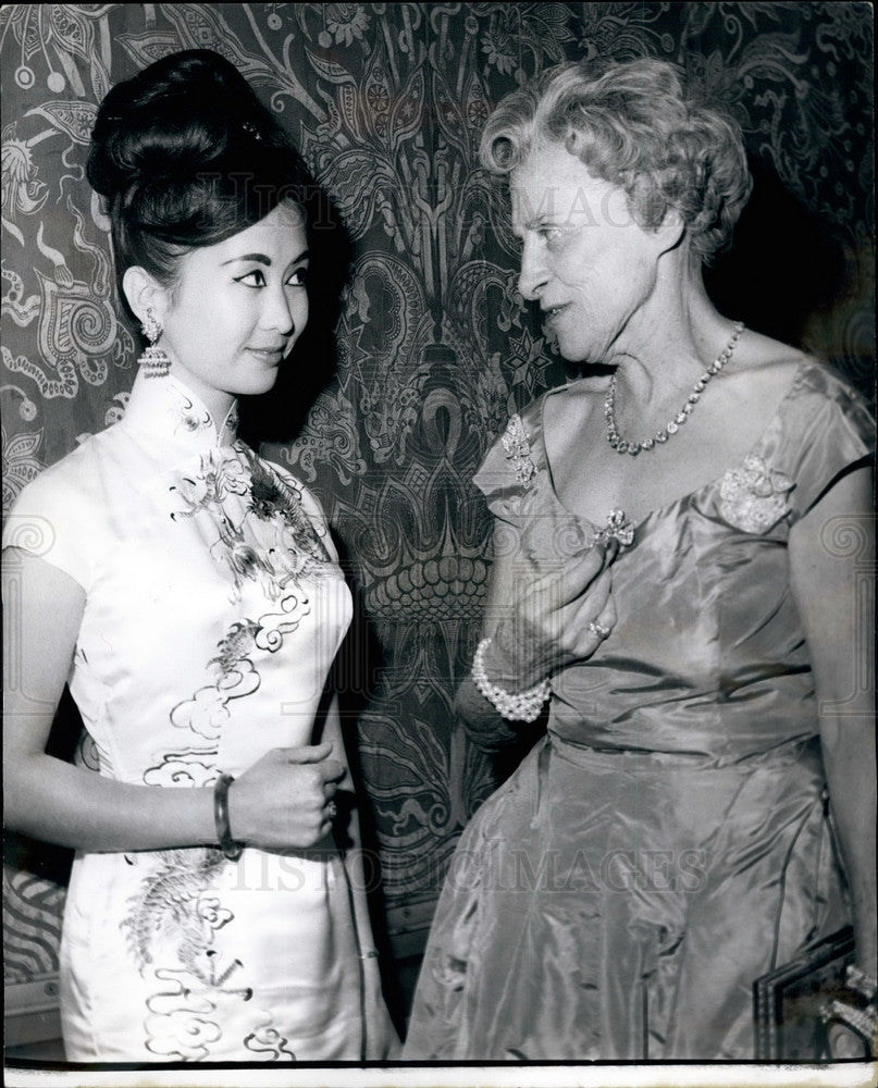 1963 Winnafreda, Countess of Portalington, &amp;Lucille Soong - Historic Images