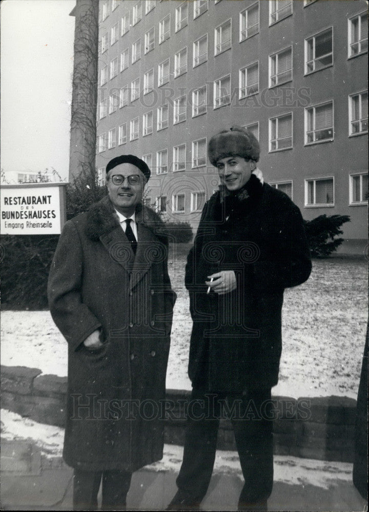 1963, Publisher Dr. Bucerius &amp; Russian poet Yevtushenk - KSB23433 - Historic Images