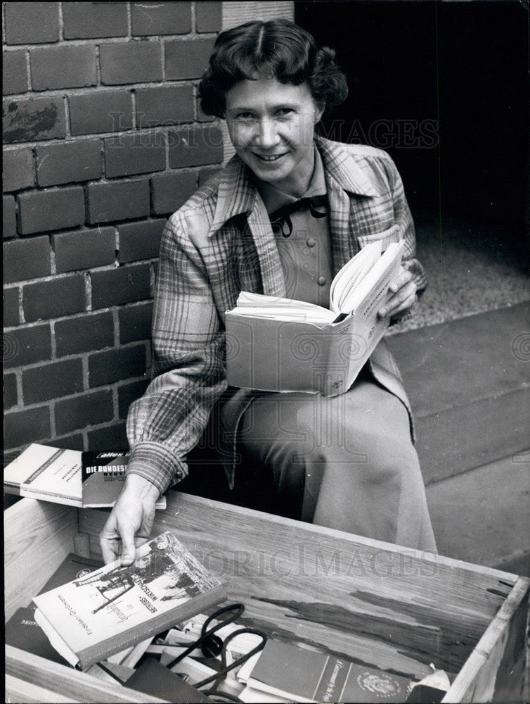 1955 Press Photo Doctor Hildegard Schaffrath German Far East Diplomat - Historic Images