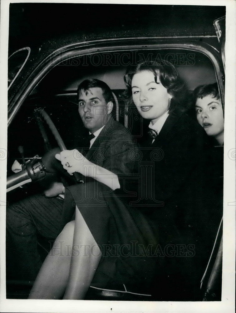 1955 Press Photo London showgirl Lyn Russell & fiance Prince Francesco Borghese - Historic Images