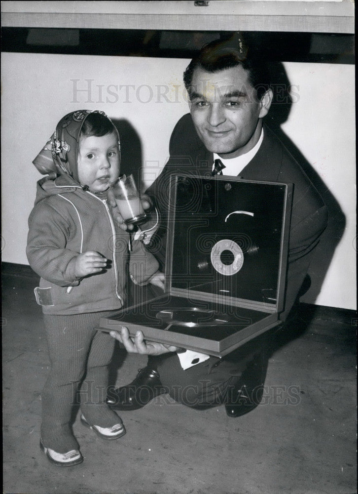 1960 Ivo Robic Jugoslavian Singer Presented Golden Disc Petra - Historic Images